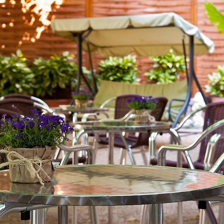Hostal Fabrellas كالذيس ذي مالافييّا المظهر الخارجي الصورة