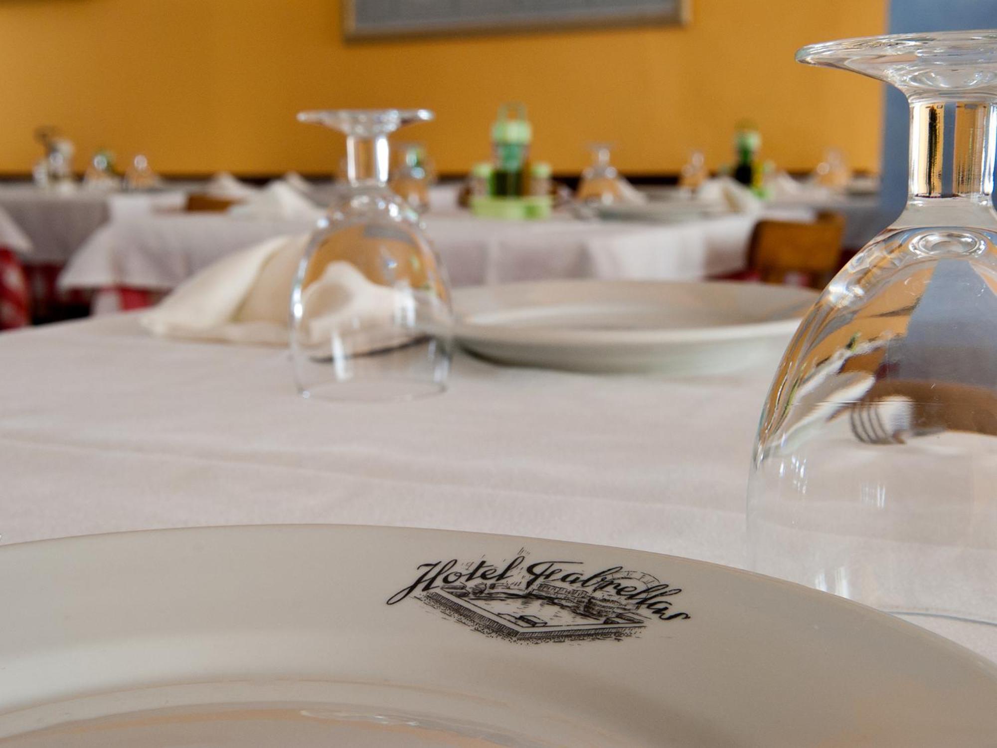 Hostal Fabrellas كالذيس ذي مالافييّا المظهر الخارجي الصورة