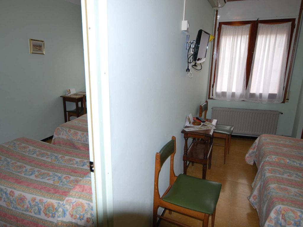 Hostal Fabrellas كالذيس ذي مالافييّا المظهر الخارجي الصورة