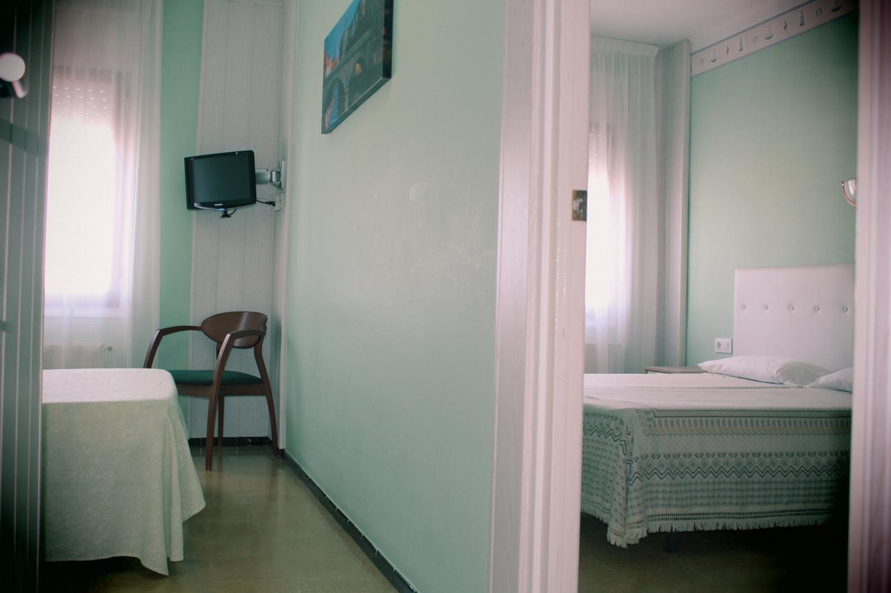Hostal Fabrellas كالذيس ذي مالافييّا المظهر الخارجي الصورة