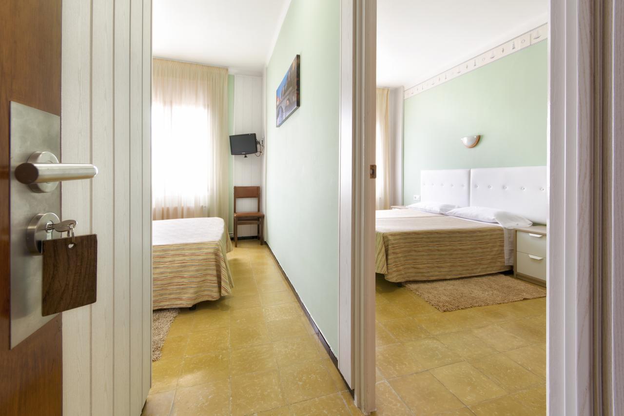 Hostal Fabrellas كالذيس ذي مالافييّا المظهر الخارجي الصورة