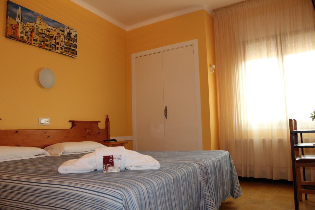 Hostal Fabrellas كالذيس ذي مالافييّا المظهر الخارجي الصورة