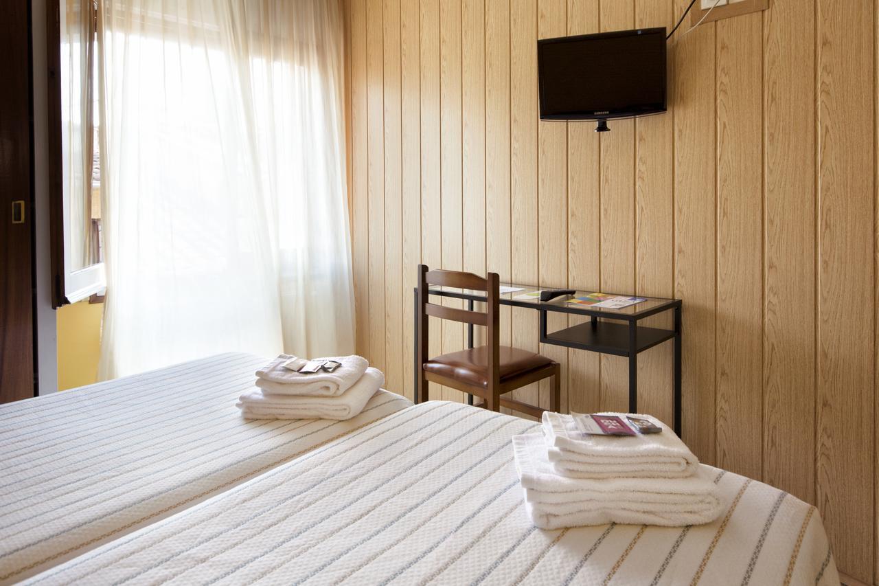 Hostal Fabrellas كالذيس ذي مالافييّا المظهر الخارجي الصورة