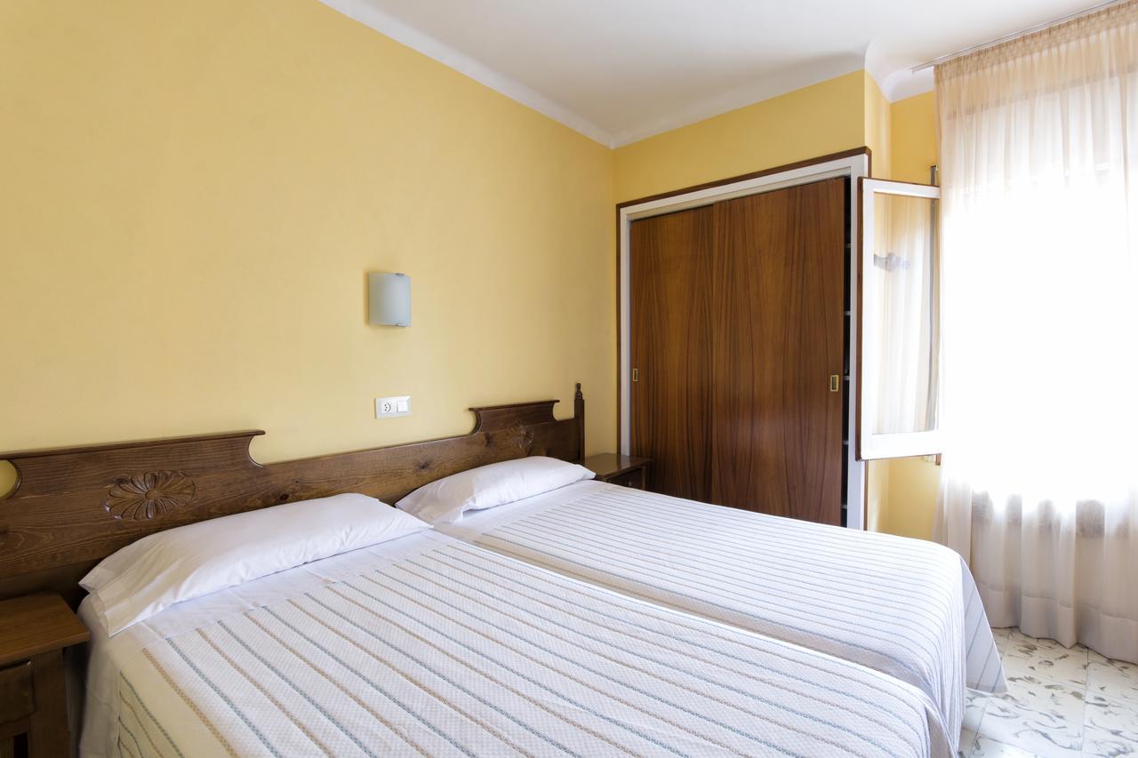 Hostal Fabrellas كالذيس ذي مالافييّا المظهر الخارجي الصورة
