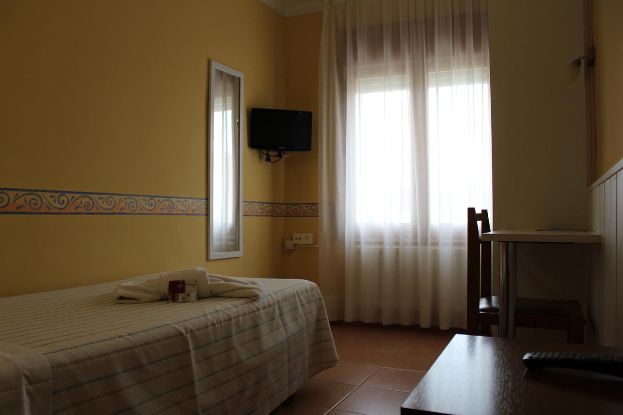 Hostal Fabrellas كالذيس ذي مالافييّا الغرفة الصورة