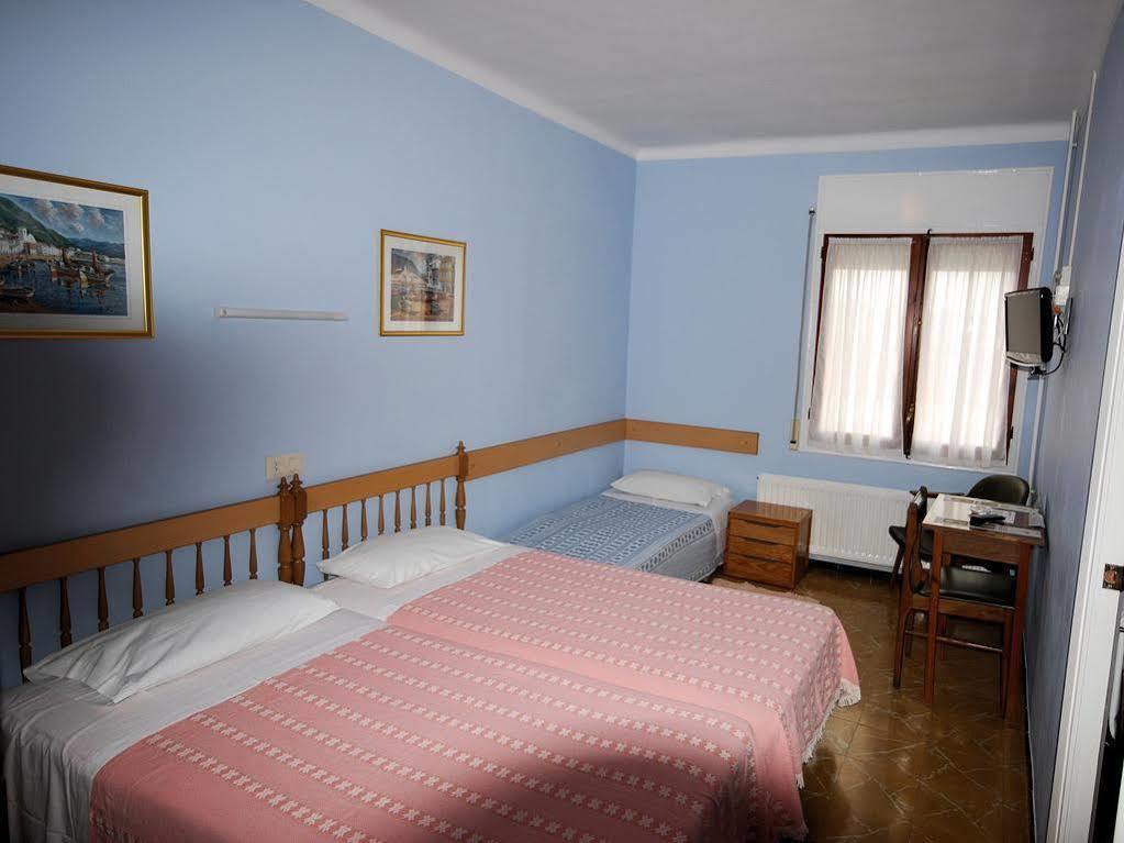 Hostal Fabrellas كالذيس ذي مالافييّا المظهر الخارجي الصورة